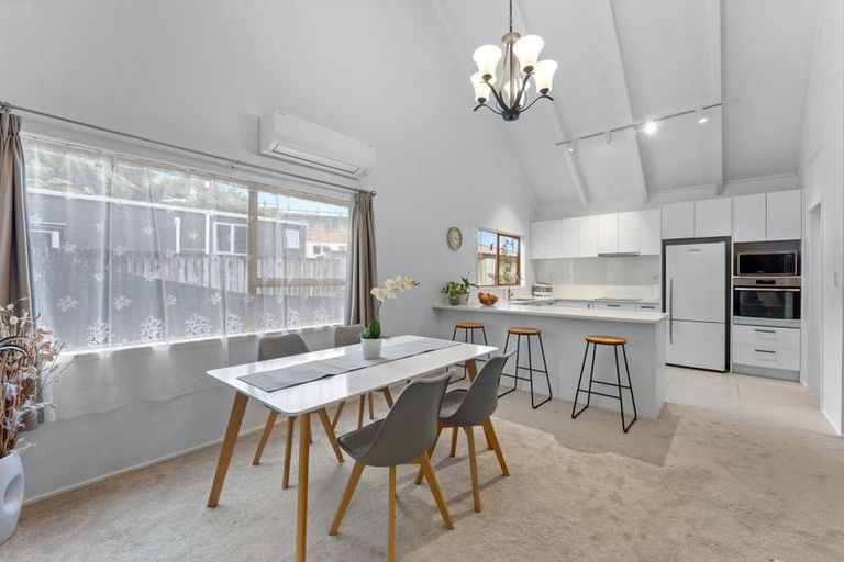 Photo of property in 2/1 Trelawny Place, Hillcrest, Auckland, 0627