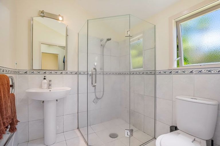 Photo of property in 11 Lemnos Place, Titirangi, Auckland, 0604