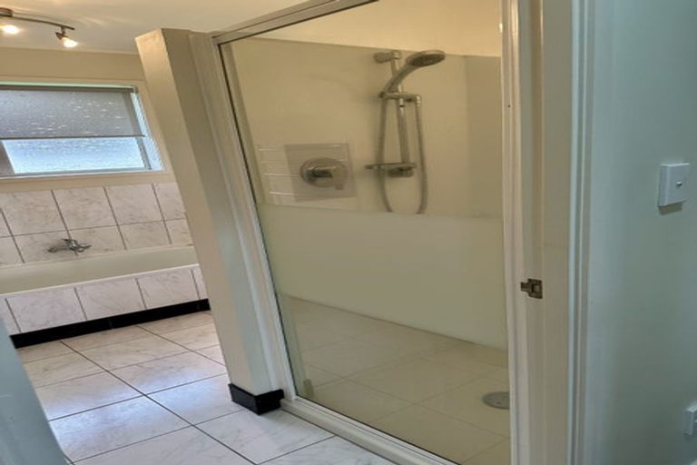 Photo of property in 2/51 Shanaway Rise, Hillcrest, Auckland, 0627