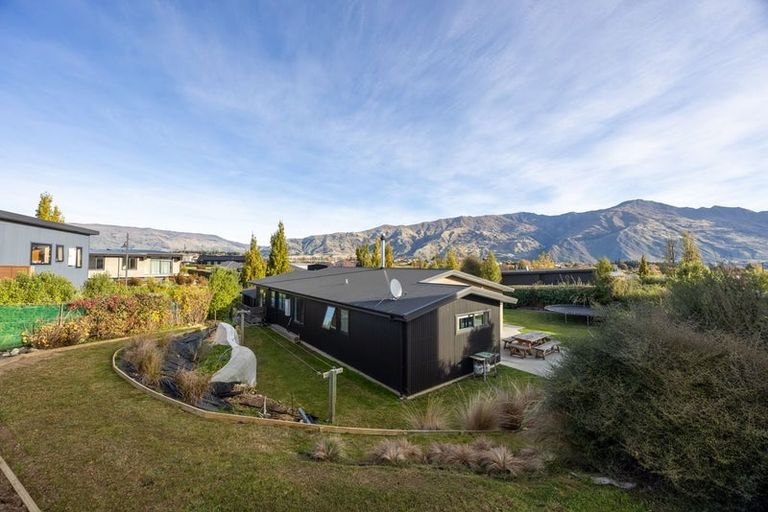 Photo of property in 3 Kirimoko Crescent, Wanaka, 9305