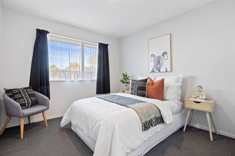 Photo of property in 2 Kirsten Place, Parklands, Christchurch, 8083