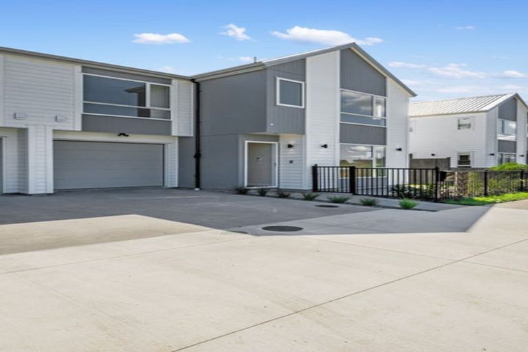 Photo of property in 17 Resnik Crescent, 0810