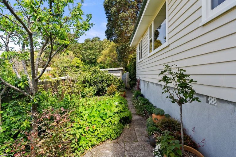 Photo of property in 7 Doris Gordon Crescent, Crofton Downs, Wellington, 6035