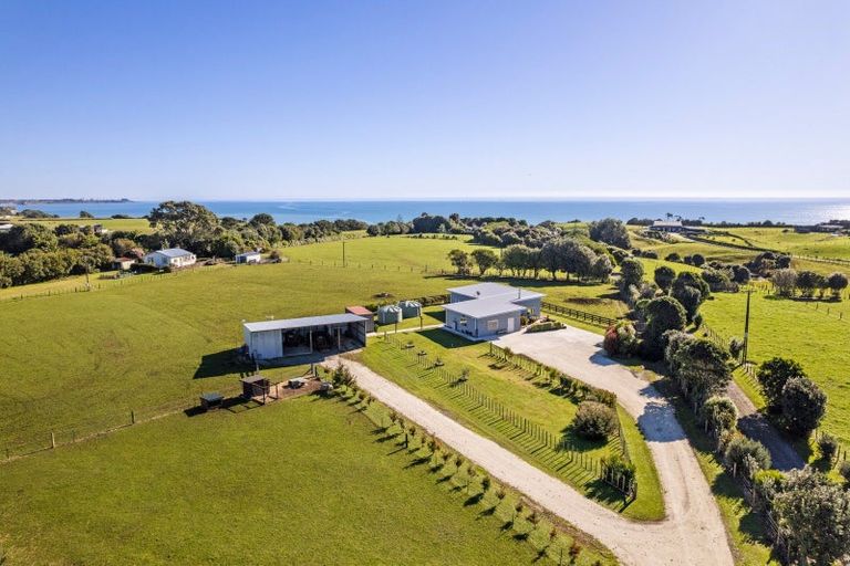 Photo of property in 43 Carrs Road, Urenui, 4377