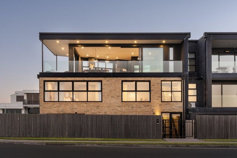 Photo of property in 212 Marine Parade, Mount Maunganui, 3116