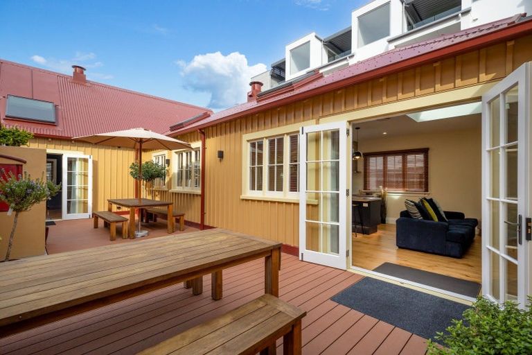 Photo of property in 319 Hardy Street, Nelson, 7010