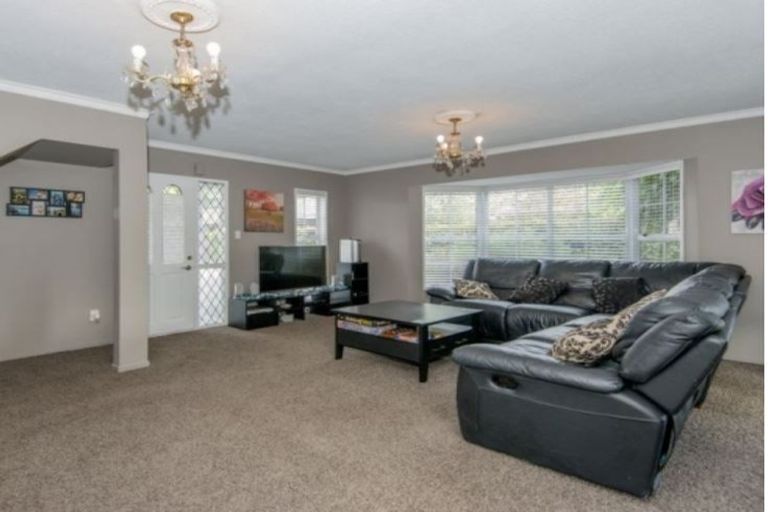 Photo of property in 244 Memorial Avenue, Burnside, Christchurch, 8053