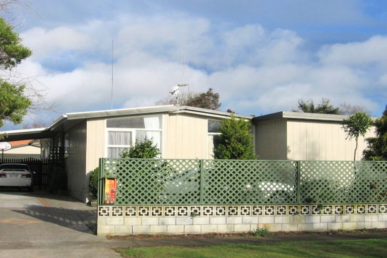 Photo of property in 121 Ruamahanga Crescent, Terrace End, Palmerston North, 4410