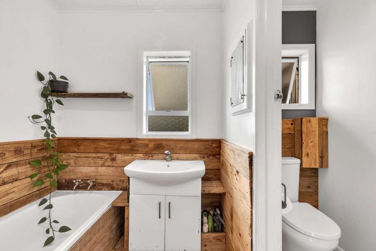 Photo of property in 76 King Street, Waiuku, 2123