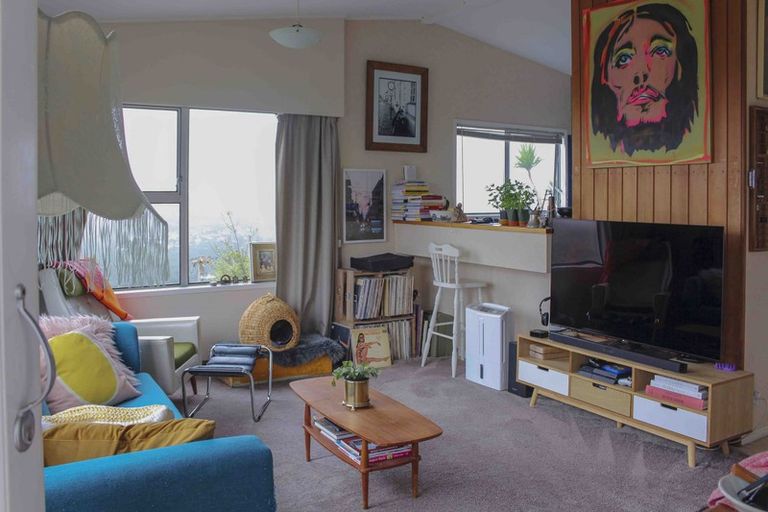 Photo of property in 30a Huntingdon Street, Northland, Wellington, 6012