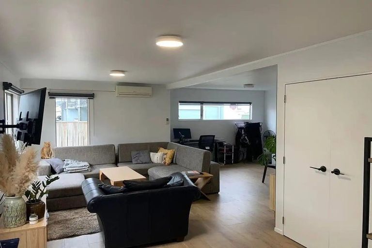 Photo of property in 3/131 Queens Drive, Lyall Bay, Wellington, 6022