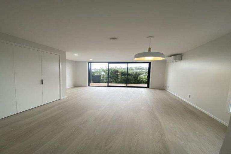 Photo of property in 68 Tiketike Way, Brooklyn, Wellington, 6021