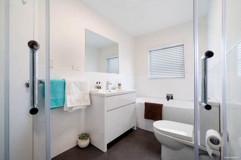 Photo of property in 626d Beach Road, Browns Bay, Auckland, 0630