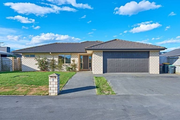 Photo of property in 5 Te Pihopa Way, Aidanfield, Christchurch, 8025