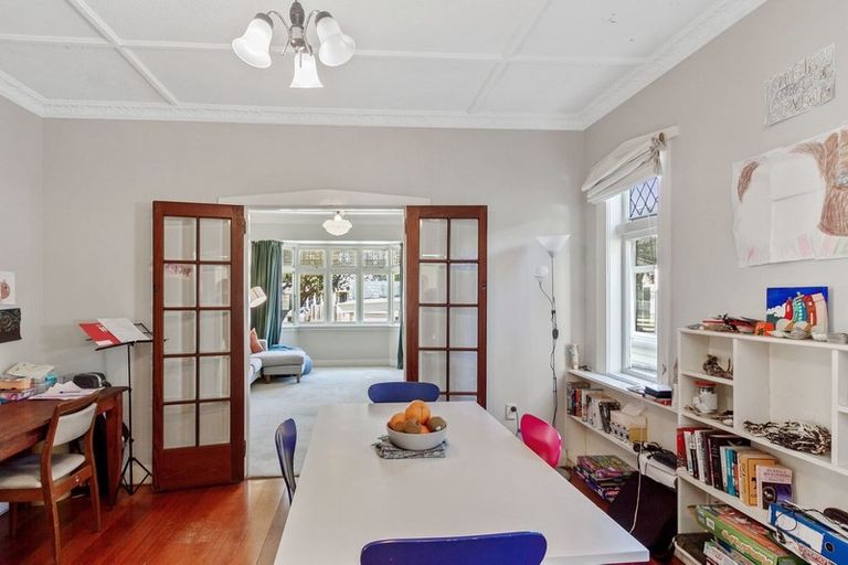Photo of property in 98 The Parade, Island Bay, Wellington, 6023