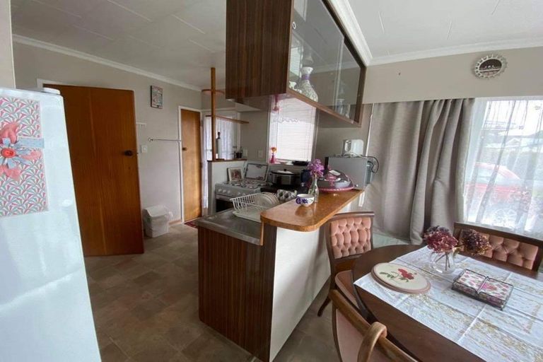 Photo of property in 2 Chartwell Drive, Eltham, 4322