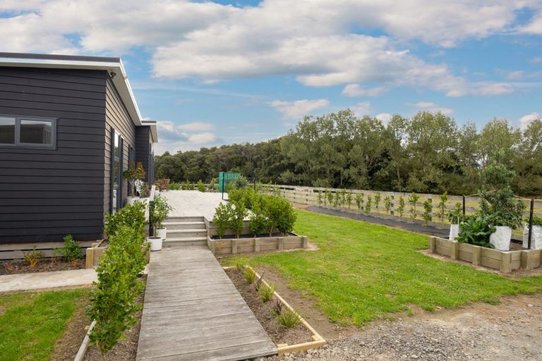 Photo of property in 567 Lethbridge Road, Halcombe, 4775