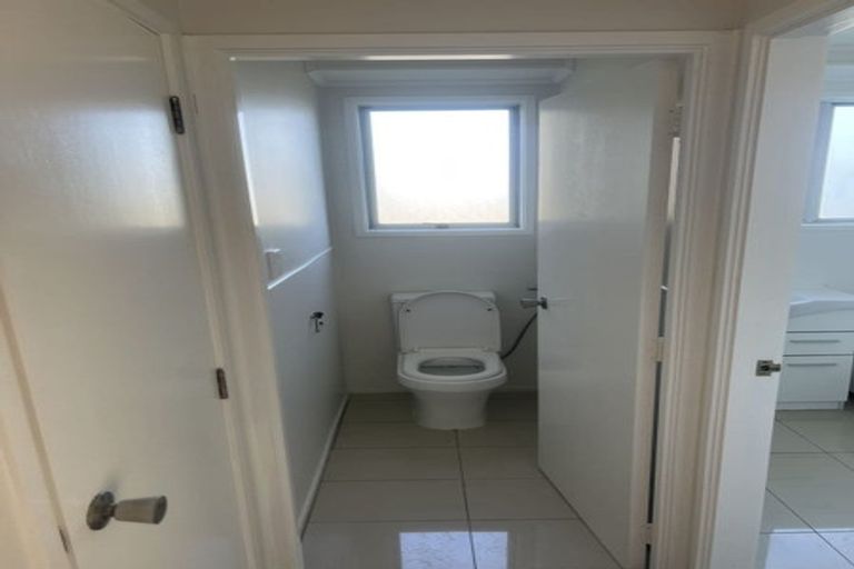 Photo of property in 26 Waimumu Road, Massey, Auckland, 0614