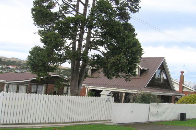 Photo of property in 2/268 Main Road, Tawa, Wellington, 5028
