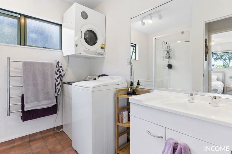 Photo of property in 11 Mannikin Place, Unsworth Heights, Auckland, 0632