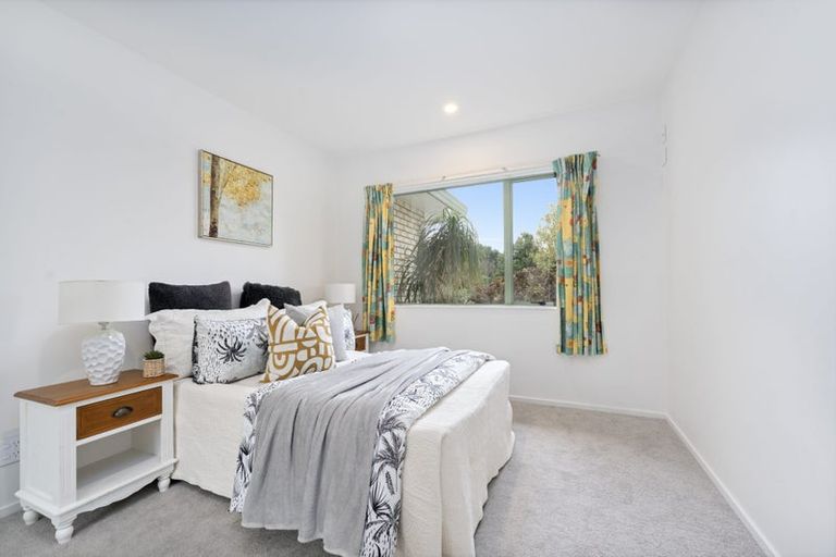 Photo of property in 2 Ferngrove Avenue, Ranui, Auckland, 0612