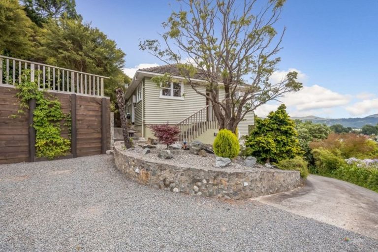 Photo of property in 10 Hill Grove, Naenae, Lower Hutt, 5011