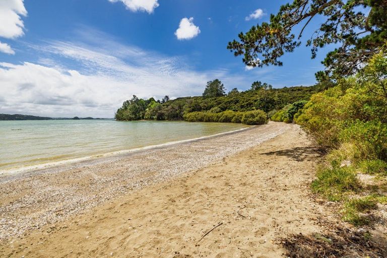 Photo of property in 73 Pipiroa Road, Ngatea, 3503