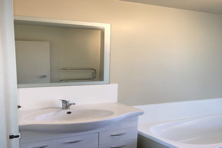 Photo of property in 15 Gibson Drive, Hornby, Christchurch, 8042