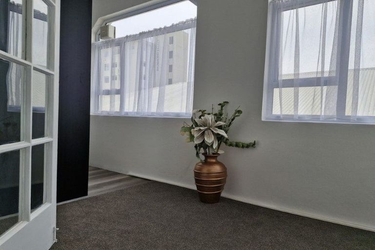 Photo of property in Devonport Apartments, 39/127 Saint Aubyn Street, New Plymouth, 4310