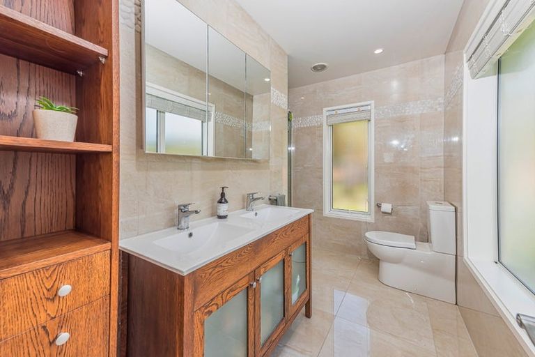 Photo of property in 66 Manuka Grove, Helensville, 0875