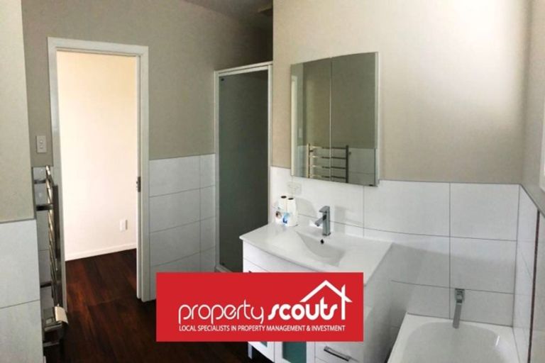 Photo of property in 76 Gloria Avenue, Te Atatu Peninsula, Auckland, 0610