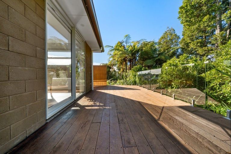 Photo of property in 16 Atutahi Street, Hurdon, New Plymouth, 4310