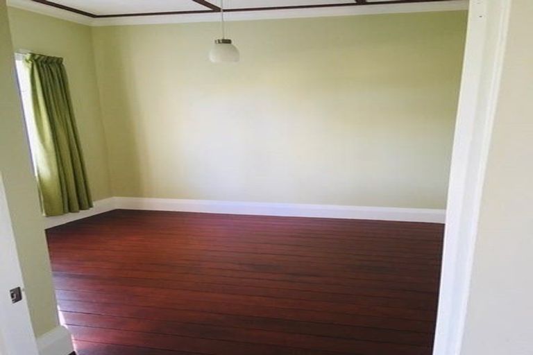 Photo of property in 14 Russell Street, Otane, 4202