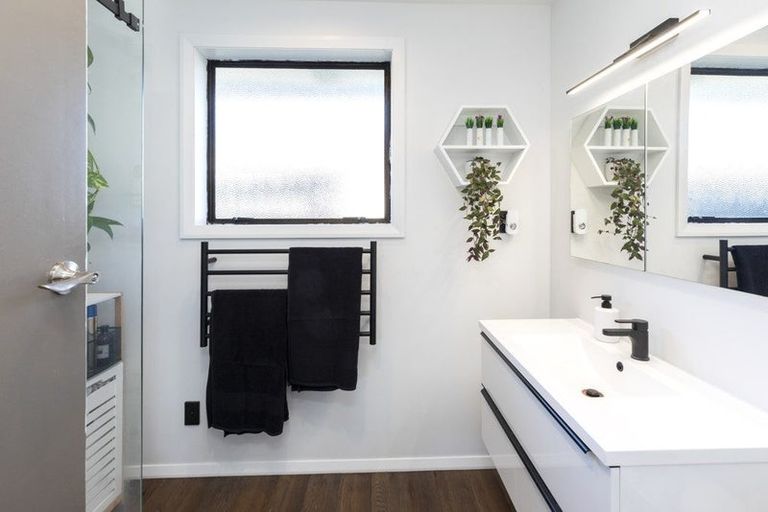 Photo of property in 3 Clipper Place, Redwood, Christchurch, 8051