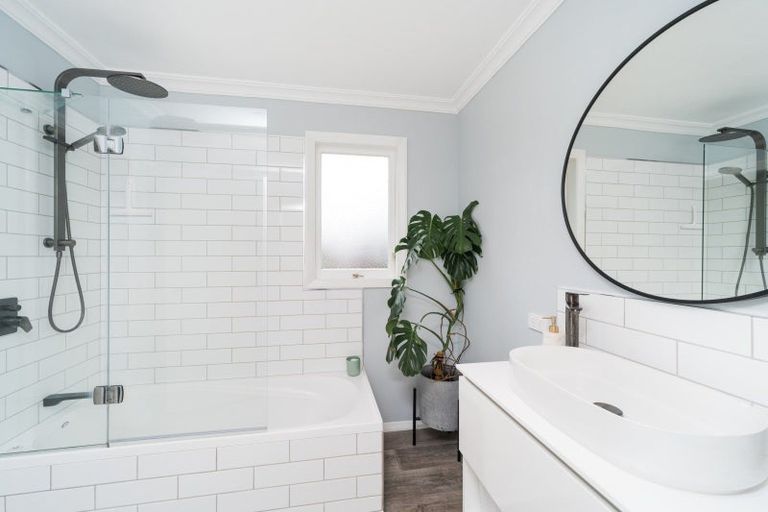Photo of property in 16 Marsden Place, Awapuni, Palmerston North, 4412