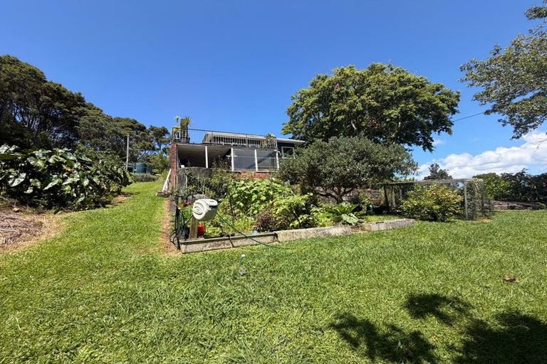 Photo of property in 274 Scenic Drive, Titirangi, Auckland, 0604