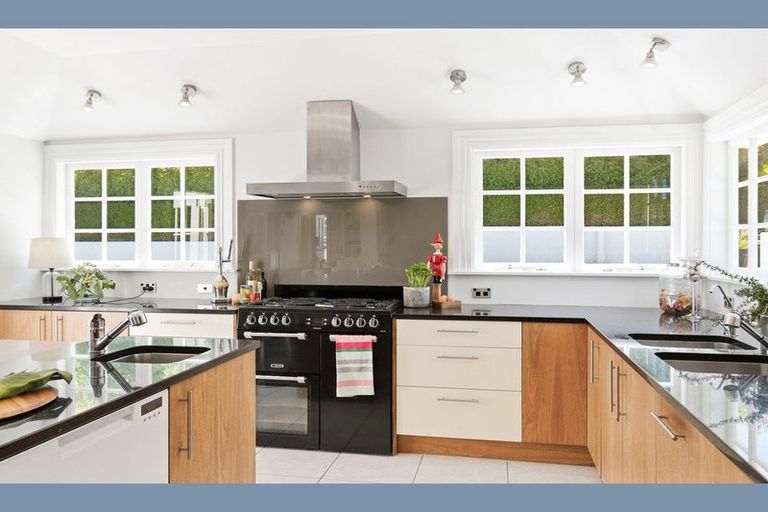 Photo of property in 15 Lucknow Terrace, Khandallah, Wellington, 6035