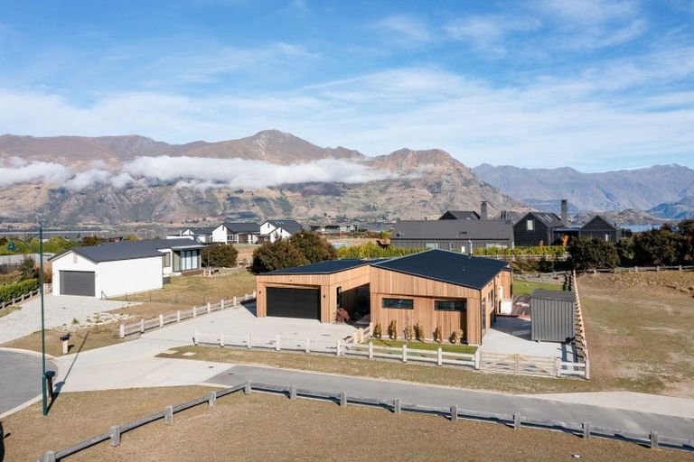 Photo of property in 9 Bull Ridge, Wanaka, 9305