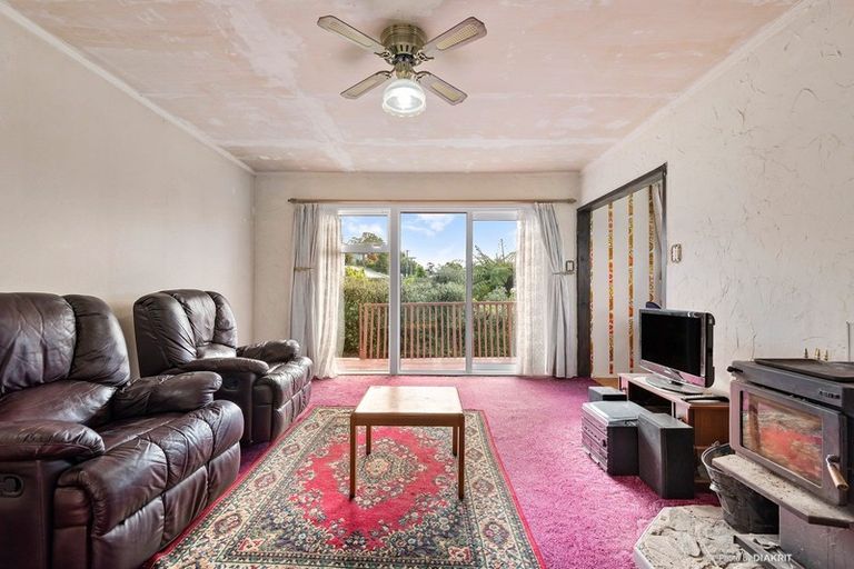 Photo of property in 125 Ruskin Road, Newlands, Wellington, 6037