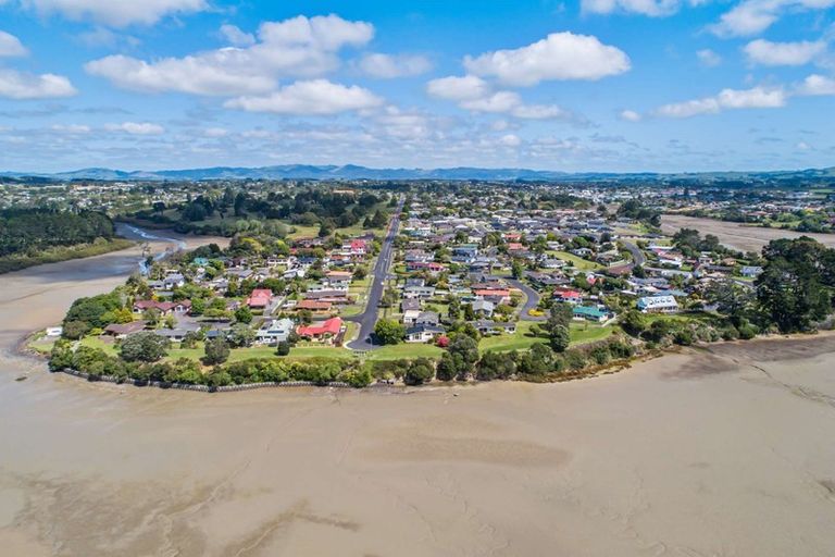 Photo of property in 120 Racecourse Road, Waiuku, 2123