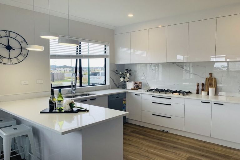 Photo of property in 2 Lavey Road, Flat Bush, Auckland, 2019