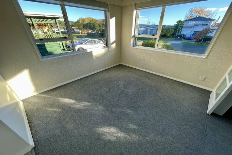 Photo of property in 8 Tacoma Drive, Totara Park, Upper Hutt, 5018