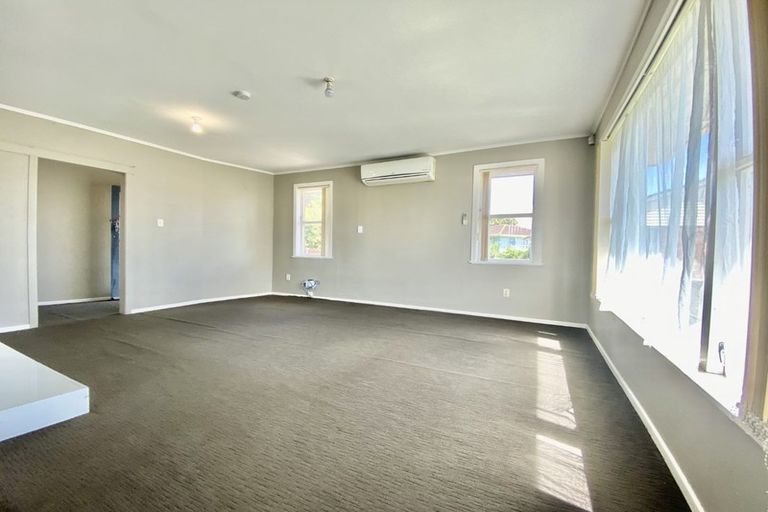 Photo of property in 45 Heyford Close, Mangere, Auckland, 2022