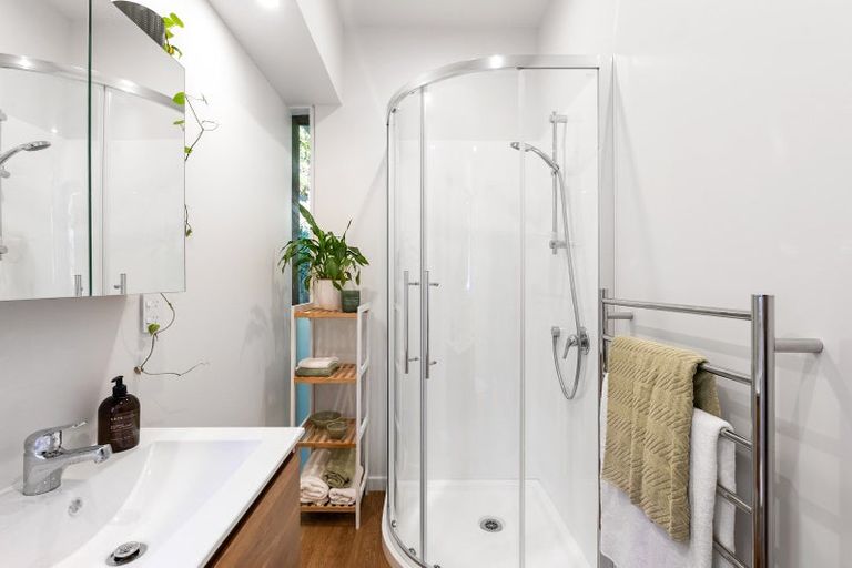 Photo of property in 32 Rona Street, Eastbourne, Lower Hutt, 5013
