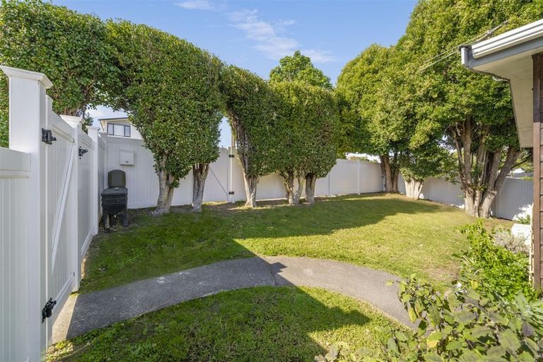 Photo of property in 80 Kervil Avenue, Te Atatu Peninsula, Auckland, 0610