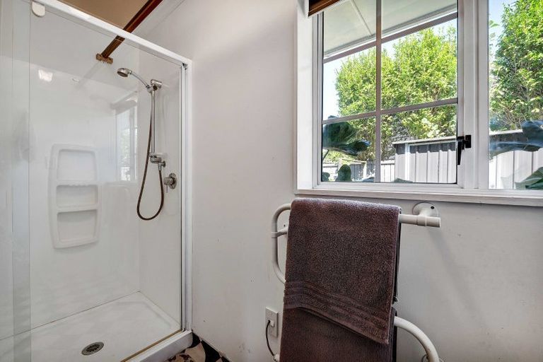 Photo of property in 5 Tamati Place, Merrilands, New Plymouth, 4312