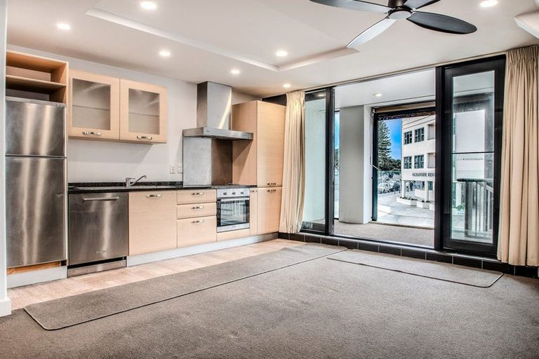 Photo of property in 4 Maunganui Road, Mount Maunganui, 3116