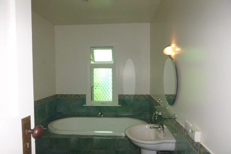 Photo of property in 103 Inglis Street, Seatoun, Wellington, 6022