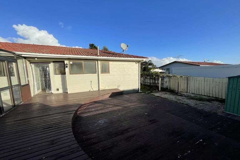 Photo of property in 5 Booralee Avenue, Botany Downs, Auckland, 2010