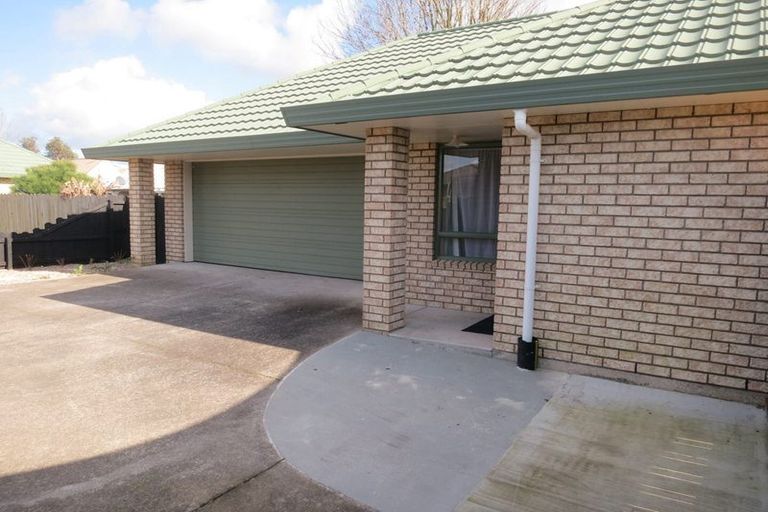 Photo of property in 70b Manuroa Road, Takanini, 2112
